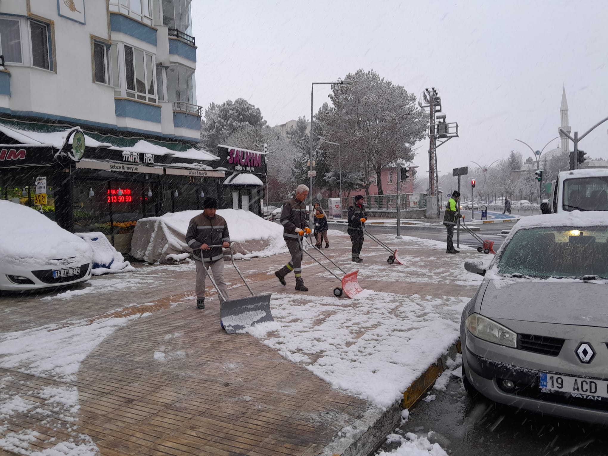 BELEDİYENİN ‘KAR MESAİSİ’NE TAKDİR!